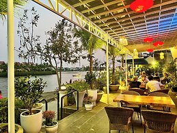 Riverside White House Boutique Hotel