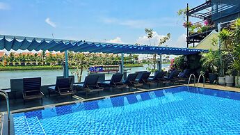 Riverside White House Boutique Hotel