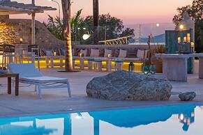 White Pearls Luxury Suites - Adults Only