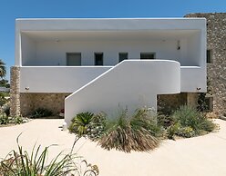 White Pearls Luxury Suites - Adults Only
