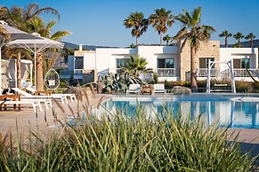White Pearls Luxury Suites - Adults Only