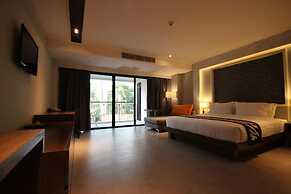 Season Five Hotel