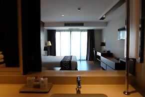 Season Five Hotel