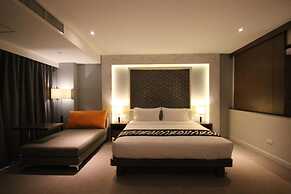 Season Five Hotel