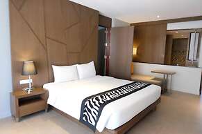 Season Five Hotel