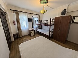 Uzum Hotel