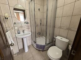 Uzum Hotel