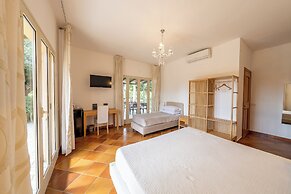 Villa Carlotta Resort