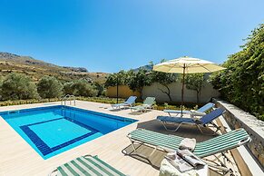 Gorgeous Villa With Pool & Gardens