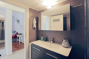 Cosy & Bright 2 Bedroom Apartment in Koukaki