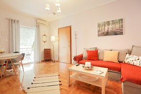 Cosy & Bright 2 Bedroom Apartment in Koukaki
