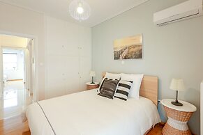 Cosy & Bright 2 Bedroom Apartment in Koukaki