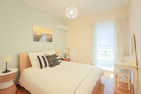 Cosy & Bright 2 Bedroom Apartment in Koukaki