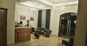 Boulevard Hotel