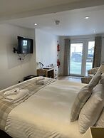 Claymore Guest House and Apartments