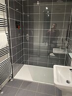 Claymore Guest House and Apartments