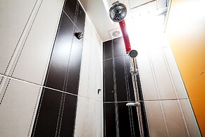 Show Hotel