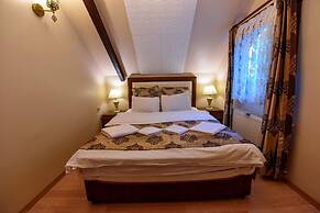 Ada Bungalow Hotel