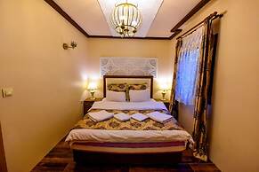 Ada Bungalow Hotel