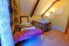 Ada Bungalow Hotel