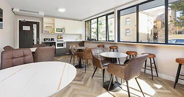 Westciti Caroco Aparthotel