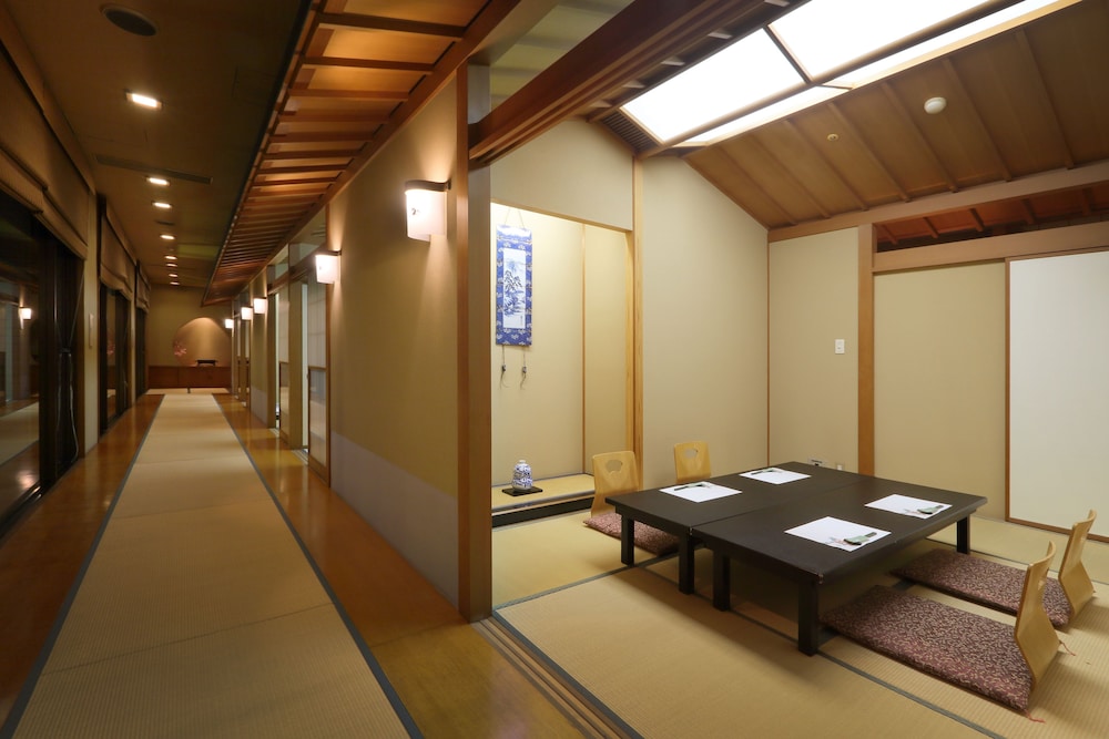 Kaminoyama Azumaya