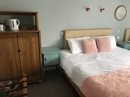 Rolling Wave Guesthouse