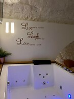 Nenetta Rooms
