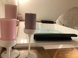 Nenetta Rooms