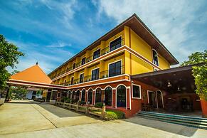 Maladee Hotel