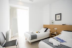 SingularStays Mar44