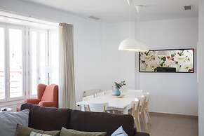 SingularStays Mar44
