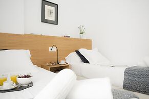 SingularStays Mar44