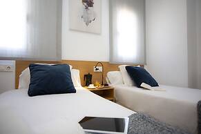 SingularStays Mar44