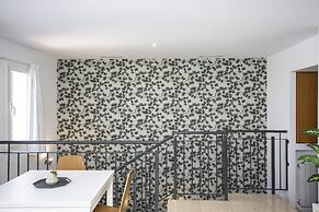 SingularStays Mar44