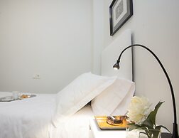 SingularStays Mar44