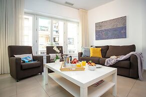 SingularStays Mar44