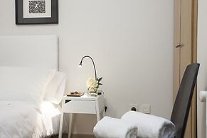 SingularStays Mar44
