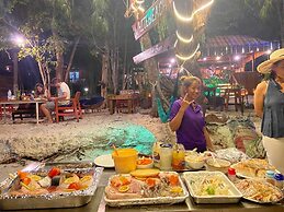 White Beach Bungalows