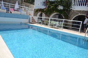 Ayisigi Hotel