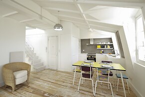 Castelo Apartments by linc