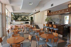 Adonis Hotel