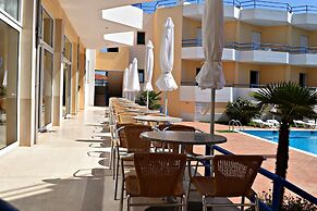 Adonis Hotel