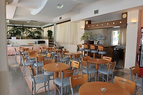Adonis Hotel