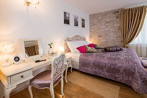 Priska Heritage Rooms