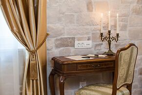 Priska Heritage Rooms