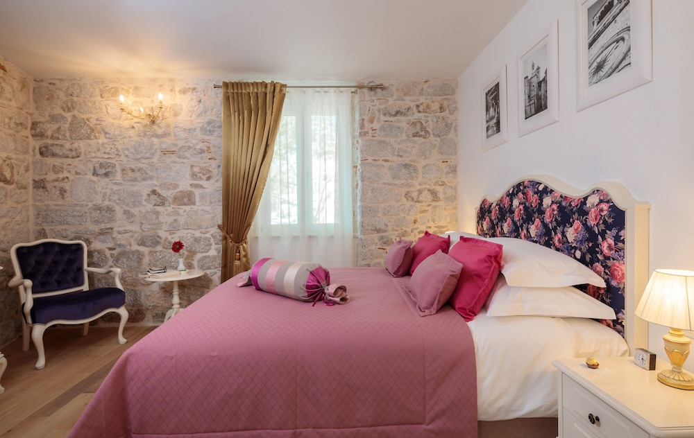Priska Heritage Rooms