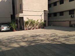 Hotel Everest Inn