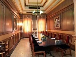 13 Coins Ngamwongwan Hotel