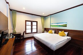 The President Hotel at Chokchai 4